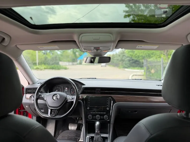 Volkswagen passat sel premium 2020 ✅ 2020 год ✅ мотор 2.0т / бензин / акпп (aisin) ✅ пробег 88.000 км ✅ 1 владелец 🔥 автомобиль в максимальной комплектации sel premium ﻿﻿• акустическая система "fender" ﻿﻿• память сидений, бесключевой доступ, start-stop, слепые зоны. • ﻿﻿люк, парктроники спереди и сзади, ассистент автопарковки, камера заднего вида. • ﻿﻿адаптивный круиз-контроль с датчиком обнаружения препятствий и контролем дистанции, а также удержанием в полосе. • ﻿﻿климат-контроль, электропривод сидений, обогрев всех сидений и зеркал. • ﻿﻿максимальная заводская led-оптика, дистанционный запуск с ключа, расширенная отделка салона кожей и деревом. • ﻿﻿полностью русифицированная мультимедиа с картами местности и carplay. 🚗автомобиль в отличном состоянии, полностью обслужен. кузов покрыт керамикой. два комплекта резины лето/зима. возможен обмен цена 2,2 млн +79498391422 - фотография - 7