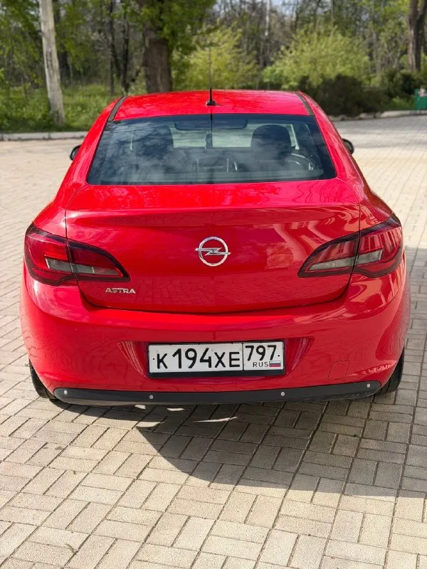 Opel astra j 2012 г. в,1.6 атмосфера, автомат цена 820💰 тыс. руб торг пробег 197 тысяч, родной, подтвержден автотекой. машина в отличном состоянии, вид имеет. комплектация полная cosmo. двигатель работает идеально, не троит, не дымит, едет отлично. по коробке так же вопросов вообще нет, спокойно переключает, без пинков, рывков и тд. электрика вся работает, кандер(климат)заправлен, дует, подогрев руля работает, сидений так же работает. у автомобиля 1 хозяин за всю жизнь. автотека зеленая✅ -по запросу скину все стекла родные, в том числе и лобовое. два ключа тех осмотр пройден переоформление в мрэо обязательно, можно с моим присутствием. г. макеевка, связь +79494094295 +79493219323 📞 🇷🇺 звоните: +79494094295 - фотография - 6
