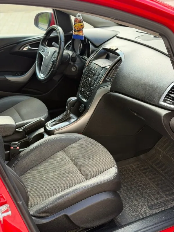 Opel astra j 2012 г. в,1.6 атмосфера, автомат цена 820💰 тыс. руб торг пробег 197 тысяч, родной, подтвержден автотекой. машина в отличном состоянии, вид имеет. комплектация полная cosmo. двигатель работает идеально, не троит, не дымит, едет отлично. по коробке так же вопросов вообще нет, спокойно переключает, без пинков, рывков и тд. электрика вся работает, кандер(климат)заправлен, дует, подогрев руля работает, сидений так же работает. у автомобиля 1 хозяин за всю жизнь. автотека зеленая✅ -по запросу скину все стекла родные, в том числе и лобовое. два ключа тех осмотр пройден переоформление в мрэо обязательно, можно с моим присутствием. г. макеевка, связь +79494094295 +79493219323 📞 🇷🇺 звоните: +79494094295 - фотография - 8