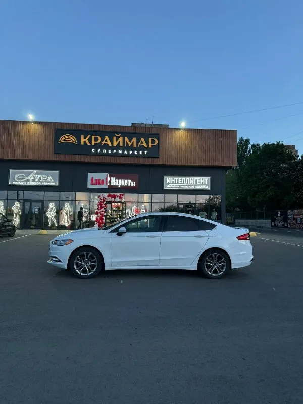 Автор: ford fusion рестайлинг 2017 год, двигатель 2.5, акпп, газ/бензин. пробег 133 900 тыс. км. автомобиль в хорошем состоянии, полностью обслужен, двигатель 2.5 атмосферный (самый надежный в данной модели, масло не расходует, работает ровно, запускается отлично в любую погоду, установлено хорошее газовое оборудование вписанное птс), коробка 6 ступенчатый простой и надежный гидротрансформатор (работает без нареканий), подвеска перебрана в декабре 2025, ничего не гремит и не стучит, дорогу держит хорошо, стоит магнитола 14” планшет с ютубом, с навигацией, камера заднего вида, передняя часть авто закатана качественной бронепленкой, все стекла включая лобое оригинал, все функции работают исправно, в подарок комплект зимней новой резины, с документами полный порядок, два комплекта ключей, я 3 собственник. более детальная информация по телефону +79493479067. стоимость 1 650 000.. . !!!наш телеграм канал [ бесплатное размещение за репост!!! правила сообщества [ мы в мах [ 📞 звоните: +7(949)3479067 - фотография - 1