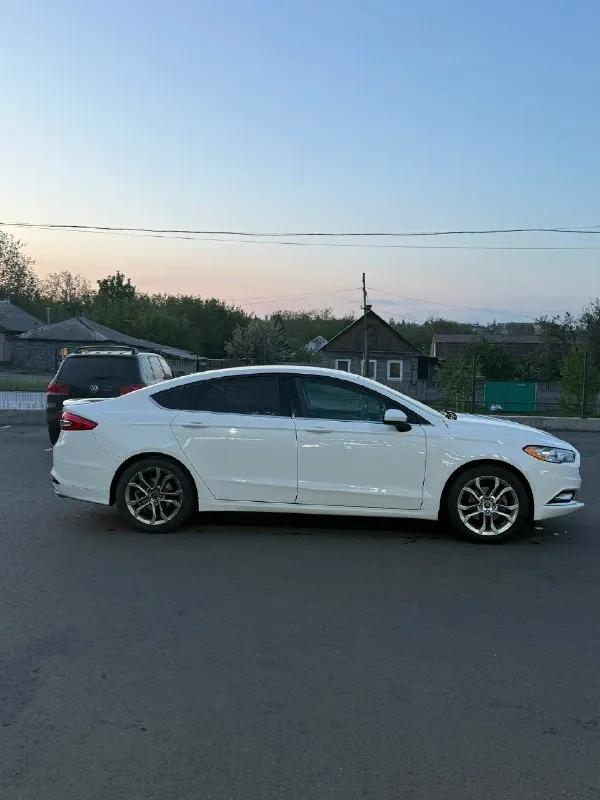 Автор: ford fusion рестайлинг 2017 год, двигатель 2.5, акпп, газ/бензин. пробег 133 900 тыс. км. автомобиль в хорошем состоянии, полностью обслужен, двигатель 2.5 атмосферный (самый надежный в данной модели, масло не расходует, работает ровно, запускается отлично в любую погоду, установлено хорошее газовое оборудование вписанное птс), коробка 6 ступенчатый простой и надежный гидротрансформатор (работает без нареканий), подвеска перебрана в декабре 2025, ничего не гремит и не стучит, дорогу держит хорошо, стоит магнитола 14” планшет с ютубом, с навигацией, камера заднего вида, передняя часть авто закатана качественной бронепленкой, все стекла включая лобое оригинал, все функции работают исправно, в подарок комплект зимней новой резины, с документами полный порядок, два комплекта ключей, я 3 собственник. более детальная информация по телефону +79493479067. стоимость 1 650 000.. . !!!наш телеграм канал [ бесплатное размещение за репост!!! правила сообщества [ мы в мах [ 📞 звоните: +7(949)3479067 - фотография - 2