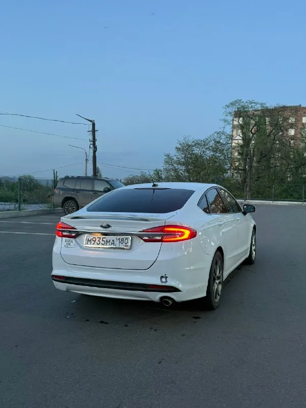 Автор: ford fusion рестайлинг 2017 год, двигатель 2.5, акпп, газ/бензин. пробег 133 900 тыс. км. автомобиль в хорошем состоянии, полностью обслужен, двигатель 2.5 атмосферный (самый надежный в данной модели, масло не расходует, работает ровно, запускается отлично в любую погоду, установлено хорошее газовое оборудование вписанное птс), коробка 6 ступенчатый простой и надежный гидротрансформатор (работает без нареканий), подвеска перебрана в декабре 2025, ничего не гремит и не стучит, дорогу держит хорошо, стоит магнитола 14” планшет с ютубом, с навигацией, камера заднего вида, передняя часть авто закатана качественной бронепленкой, все стекла включая лобое оригинал, все функции работают исправно, в подарок комплект зимней новой резины, с документами полный порядок, два комплекта ключей, я 3 собственник. более детальная информация по телефону +79493479067. стоимость 1 650 000.. . !!!наш телеграм канал [ бесплатное размещение за репост!!! правила сообщества [ мы в мах [ 📞 звоните: +7(949)3479067 - фотография - 4