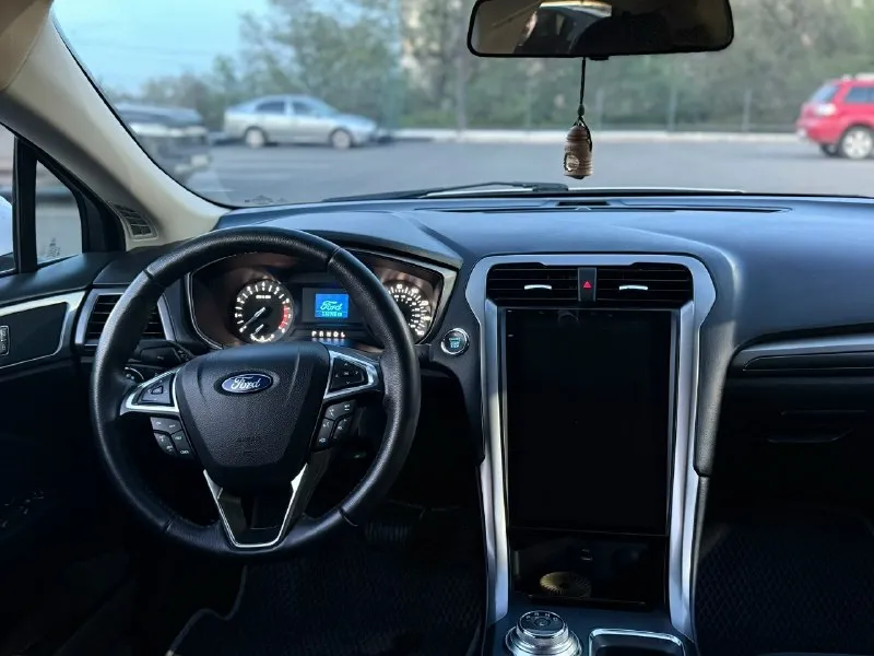 Автор: ford fusion рестайлинг 2017 год, двигатель 2.5, акпп, газ/бензин. пробег 133 900 тыс. км. автомобиль в хорошем состоянии, полностью обслужен, двигатель 2.5 атмосферный (самый надежный в данной модели, масло не расходует, работает ровно, запускается отлично в любую погоду, установлено хорошее газовое оборудование вписанное птс), коробка 6 ступенчатый простой и надежный гидротрансформатор (работает без нареканий), подвеска перебрана в декабре 2025, ничего не гремит и не стучит, дорогу держит хорошо, стоит магнитола 14” планшет с ютубом, с навигацией, камера заднего вида, передняя часть авто закатана качественной бронепленкой, все стекла включая лобое оригинал, все функции работают исправно, в подарок комплект зимней новой резины, с документами полный порядок, два комплекта ключей, я 3 собственник. более детальная информация по телефону +79493479067. стоимость 1 650 000.. . !!!наш телеграм канал [ бесплатное размещение за репост!!! правила сообщества [ мы в мах [ 📞 звоните: +7(949)3479067 - фотография - 5
