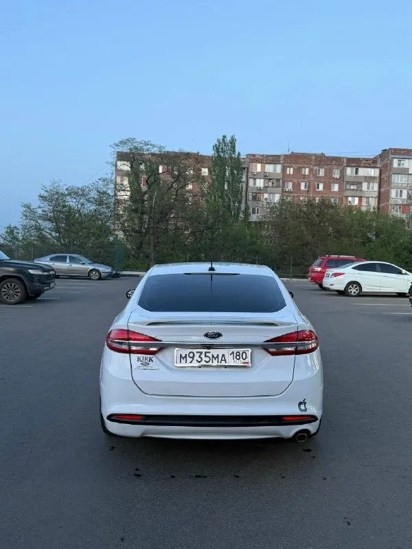 Автор: ford fusion рестайлинг 2017 год, двигатель 2.5, акпп, газ/бензин. пробег 133 900 тыс. км. автомобиль в хорошем состоянии, полностью обслужен, двигатель 2.5 атмосферный (самый надежный в данной модели, масло не расходует, работает ровно, запускается отлично в любую погоду, установлено хорошее газовое оборудование вписанное птс), коробка 6 ступенчатый простой и надежный гидротрансформатор (работает без нареканий), подвеска перебрана в декабре 2025, ничего не гремит и не стучит, дорогу держит хорошо, стоит магнитола 14” планшет с ютубом, с навигацией, камера заднего вида, передняя часть авто закатана качественной бронепленкой, все стекла включая лобое оригинал, все функции работают исправно, в подарок комплект зимней новой резины, с документами полный порядок, два комплекта ключей, я 3 собственник. более детальная информация по телефону +79493479067. стоимость 1 650 000.. . !!!наш телеграм канал [ бесплатное размещение за репост!!! правила сообщества [ мы в мах [ 📞 звоните: +7(949)3479067 - фотография - 8
