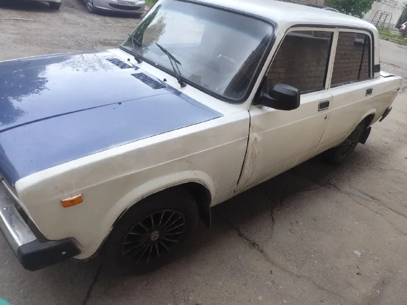Продам автомобиль ваз 2107,2004 года выпуска живая машина на ходу есть незначительные косяки по лкп, двигатель и коробка передач в исправном состоянии дно не гнилое ходовая перебрана новый аккумулятор документы в порядке готовы к продаже находится в харцызске цена 150 тысяч рублей остальные вопросы по телефону+79493652853 📞 звоните: +7(949)3652853 - фотография - 1