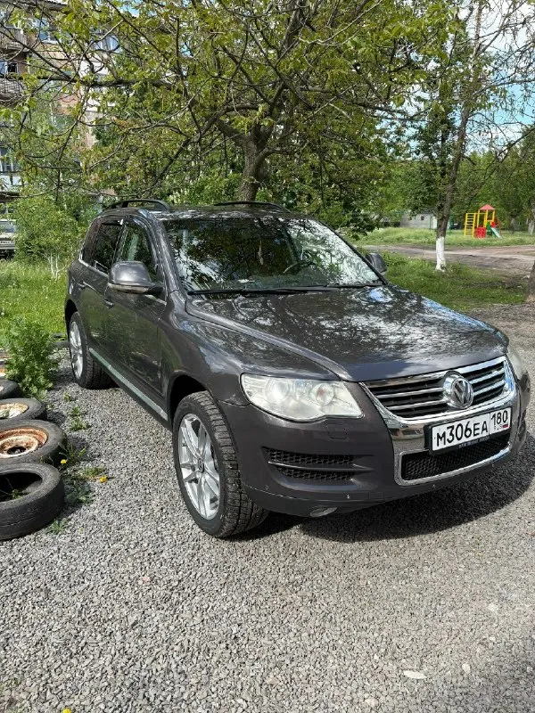 Продаю свою машину volkswagen туарег 2008г/в ; 3.6 бензин;199000тыс пробег, родной. машина на ходу(сел и поехал), машинка на пневме, всё новое, ходовая перебрана, всё работает без проблем, не требует вложений! салон ухоженный, не прокуренный! цена1🍋100тыс. торг уместен при осмотре (г. шахтёрск) +79494834933 📞 звоните: +7(949)4834933 - фотография - 2