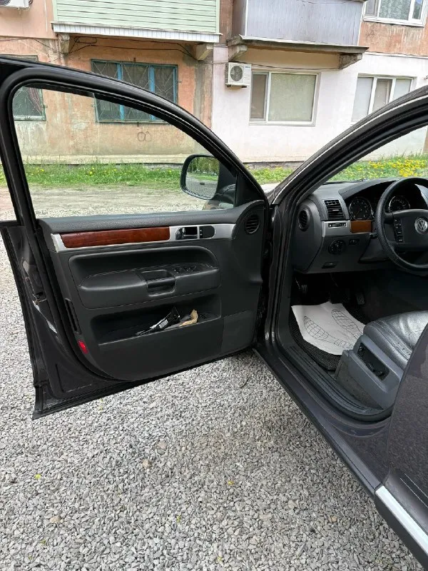 Продаю свою машину volkswagen туарег 2008г/в ; 3.6 бензин;199000тыс пробег, родной. машина на ходу(сел и поехал), машинка на пневме, всё новое, ходовая перебрана, всё работает без проблем, не требует вложений! салон ухоженный, не прокуренный! цена1🍋100тыс. торг уместен при осмотре (г. шахтёрск) +79494834933 📞 звоните: +7(949)4834933 - фотография - 6