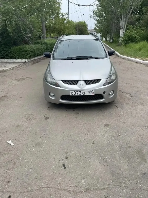 Mitsubishi grandis 2008, 2.4 at, минивэн — идеален для семьи

· Год выпуска: 2008
· Двигатель: 2.4 газ/бензин (газ зарегистрирован)
· Коробка: автомат
· Привод: передний
· Пробег: 256 000км( родной)
Описание:
Продаю надёжный и вместительный mitsubishi grandis.
Автомобиль в отличном техническом состоянии, готов к эксплуатации без вложений. Двигатель 2.4 и проверенный 4-ступенчатый «автомат» — один из самых живучих тандемов у mitsubishi.
По кузову и салону:
· Кузов ровный, критической коррозии нет
· Салон чистый, тканевый, сиденья не порваны.
· Третий ряд сидений складывается в пол — получается огромный багажник.
Техническая часть:
· Двигатель заводится с пол-оборота, работает ровно, не дымит, масло не ест.
· Акпп переключается плавно, без пинков и рывков.
· Ходовая в порядке.
· Тормозная система исправна.
· По регламенту заменены масла в двигателе и коробке, фильтра, ремень грм.
Комфорт и опции:
· Полный электропакет (стеклоподъёмники, зеркала).
· Кондиционер

Цена: 550 торг город макеевка +79493846283 - фотография - 1