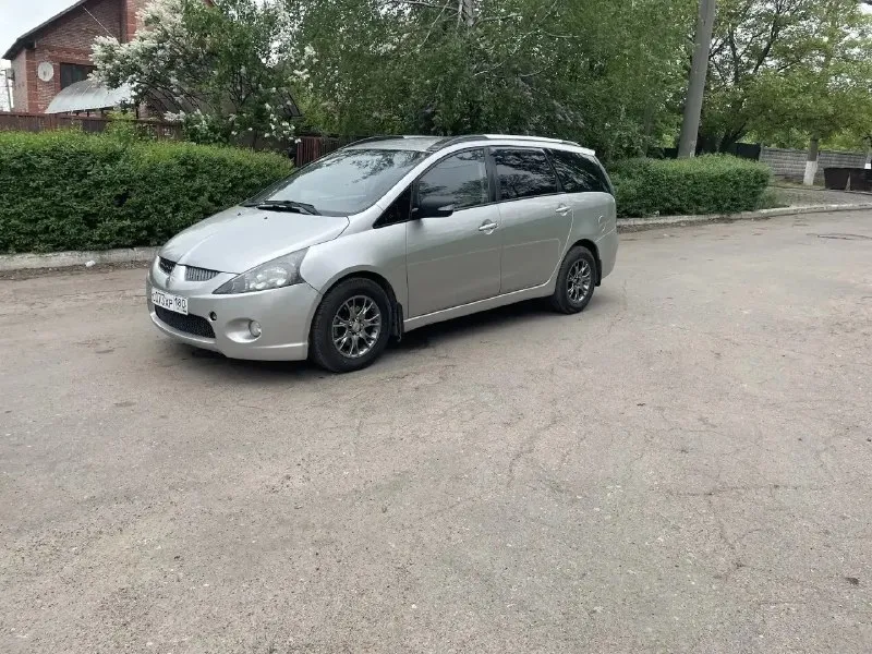 Mitsubishi grandis 2008, 2.4 at, минивэн — идеален для семьи

· Год выпуска: 2008
· Двигатель: 2.4 газ/бензин (газ зарегистрирован)
· Коробка: автомат
· Привод: передний
· Пробег: 256 000км( родной)
Описание:
Продаю надёжный и вместительный mitsubishi grandis.
Автомобиль в отличном техническом состоянии, готов к эксплуатации без вложений. Двигатель 2.4 и проверенный 4-ступенчатый «автомат» — один из самых живучих тандемов у mitsubishi.
По кузову и салону:
· Кузов ровный, критической коррозии нет
· Салон чистый, тканевый, сиденья не порваны.
· Третий ряд сидений складывается в пол — получается огромный багажник.
Техническая часть:
· Двигатель заводится с пол-оборота, работает ровно, не дымит, масло не ест.
· Акпп переключается плавно, без пинков и рывков.
· Ходовая в порядке.
· Тормозная система исправна.
· По регламенту заменены масла в двигателе и коробке, фильтра, ремень грм.
Комфорт и опции:
· Полный электропакет (стеклоподъёмники, зеркала).
· Кондиционер

Цена: 550 торг город макеевка +79493846283 - фотография - 2