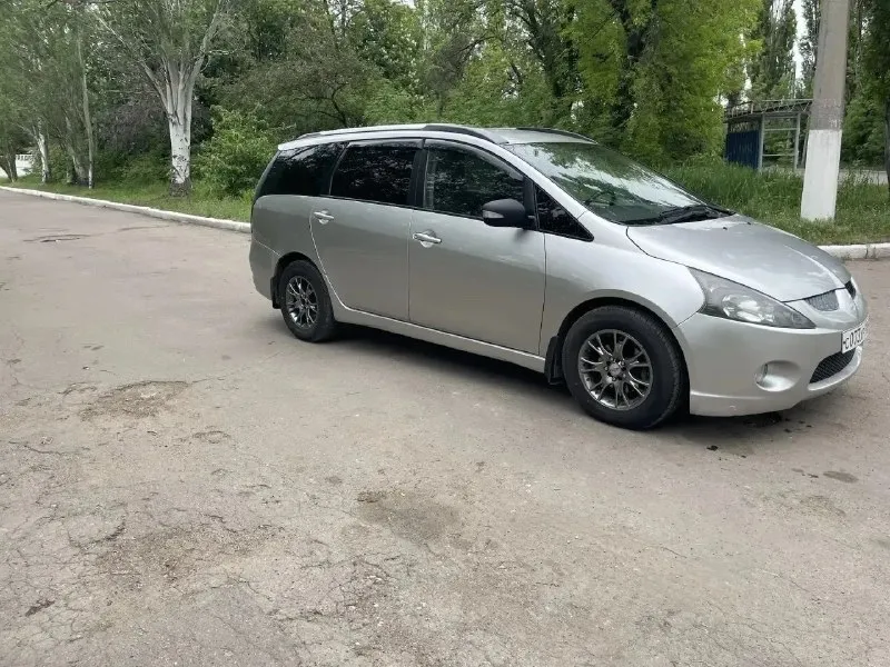 Mitsubishi grandis 2008, 2.4 at, минивэн — идеален для семьи

· Год выпуска: 2008
· Двигатель: 2.4 газ/бензин (газ зарегистрирован)
· Коробка: автомат
· Привод: передний
· Пробег: 256 000км( родной)
Описание:
Продаю надёжный и вместительный mitsubishi grandis.
Автомобиль в отличном техническом состоянии, готов к эксплуатации без вложений. Двигатель 2.4 и проверенный 4-ступенчатый «автомат» — один из самых живучих тандемов у mitsubishi.
По кузову и салону:
· Кузов ровный, критической коррозии нет
· Салон чистый, тканевый, сиденья не порваны.
· Третий ряд сидений складывается в пол — получается огромный багажник.
Техническая часть:
· Двигатель заводится с пол-оборота, работает ровно, не дымит, масло не ест.
· Акпп переключается плавно, без пинков и рывков.
· Ходовая в порядке.
· Тормозная система исправна.
· По регламенту заменены масла в двигателе и коробке, фильтра, ремень грм.
Комфорт и опции:
· Полный электропакет (стеклоподъёмники, зеркала).
· Кондиционер

Цена: 550 торг город макеевка +79493846283 - фотография - 3