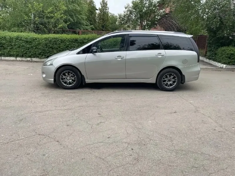 Mitsubishi grandis 2008, 2.4 at, минивэн — идеален для семьи

· Год выпуска: 2008
· Двигатель: 2.4 газ/бензин (газ зарегистрирован)
· Коробка: автомат
· Привод: передний
· Пробег: 256 000км( родной)
Описание:
Продаю надёжный и вместительный mitsubishi grandis.
Автомобиль в отличном техническом состоянии, готов к эксплуатации без вложений. Двигатель 2.4 и проверенный 4-ступенчатый «автомат» — один из самых живучих тандемов у mitsubishi.
По кузову и салону:
· Кузов ровный, критической коррозии нет
· Салон чистый, тканевый, сиденья не порваны.
· Третий ряд сидений складывается в пол — получается огромный багажник.
Техническая часть:
· Двигатель заводится с пол-оборота, работает ровно, не дымит, масло не ест.
· Акпп переключается плавно, без пинков и рывков.
· Ходовая в порядке.
· Тормозная система исправна.
· По регламенту заменены масла в двигателе и коробке, фильтра, ремень грм.
Комфорт и опции:
· Полный электропакет (стеклоподъёмники, зеркала).
· Кондиционер

Цена: 550 торг город макеевка +79493846283 - фотография - 4