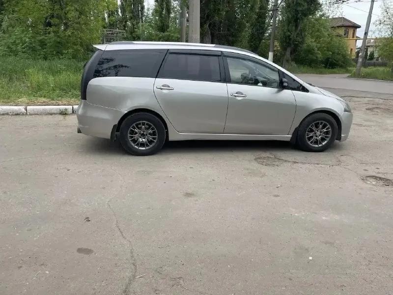 Mitsubishi grandis 2008, 2.4 at, минивэн — идеален для семьи

· Год выпуска: 2008
· Двигатель: 2.4 газ/бензин (газ зарегистрирован)
· Коробка: автомат
· Привод: передний
· Пробег: 256 000км( родной)
Описание:
Продаю надёжный и вместительный mitsubishi grandis.
Автомобиль в отличном техническом состоянии, готов к эксплуатации без вложений. Двигатель 2.4 и проверенный 4-ступенчатый «автомат» — один из самых живучих тандемов у mitsubishi.
По кузову и салону:
· Кузов ровный, критической коррозии нет
· Салон чистый, тканевый, сиденья не порваны.
· Третий ряд сидений складывается в пол — получается огромный багажник.
Техническая часть:
· Двигатель заводится с пол-оборота, работает ровно, не дымит, масло не ест.
· Акпп переключается плавно, без пинков и рывков.
· Ходовая в порядке.
· Тормозная система исправна.
· По регламенту заменены масла в двигателе и коробке, фильтра, ремень грм.
Комфорт и опции:
· Полный электропакет (стеклоподъёмники, зеркала).
· Кондиционер

Цена: 550 торг город макеевка +79493846283 - фотография - 5