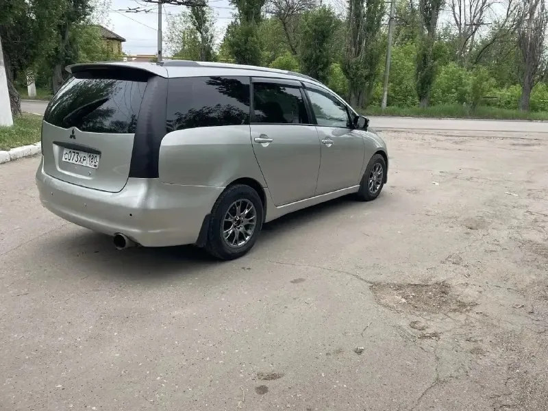 Mitsubishi grandis 2008, 2.4 at, минивэн — идеален для семьи

· Год выпуска: 2008
· Двигатель: 2.4 газ/бензин (газ зарегистрирован)
· Коробка: автомат
· Привод: передний
· Пробег: 256 000км( родной)
Описание:
Продаю надёжный и вместительный mitsubishi grandis.
Автомобиль в отличном техническом состоянии, готов к эксплуатации без вложений. Двигатель 2.4 и проверенный 4-ступенчатый «автомат» — один из самых живучих тандемов у mitsubishi.
По кузову и салону:
· Кузов ровный, критической коррозии нет
· Салон чистый, тканевый, сиденья не порваны.
· Третий ряд сидений складывается в пол — получается огромный багажник.
Техническая часть:
· Двигатель заводится с пол-оборота, работает ровно, не дымит, масло не ест.
· Акпп переключается плавно, без пинков и рывков.
· Ходовая в порядке.
· Тормозная система исправна.
· По регламенту заменены масла в двигателе и коробке, фильтра, ремень грм.
Комфорт и опции:
· Полный электропакет (стеклоподъёмники, зеркала).
· Кондиционер

Цена: 550 торг город макеевка +79493846283 - фотография - 7