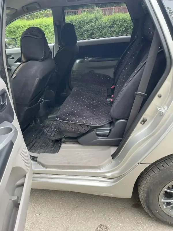 Mitsubishi grandis 2008, 2.4 at, минивэн — идеален для семьи

· Год выпуска: 2008
· Двигатель: 2.4 газ/бензин (газ зарегистрирован)
· Коробка: автомат
· Привод: передний
· Пробег: 256 000км( родной)
Описание:
Продаю надёжный и вместительный mitsubishi grandis.
Автомобиль в отличном техническом состоянии, готов к эксплуатации без вложений. Двигатель 2.4 и проверенный 4-ступенчатый «автомат» — один из самых живучих тандемов у mitsubishi.
По кузову и салону:
· Кузов ровный, критической коррозии нет
· Салон чистый, тканевый, сиденья не порваны.
· Третий ряд сидений складывается в пол — получается огромный багажник.
Техническая часть:
· Двигатель заводится с пол-оборота, работает ровно, не дымит, масло не ест.
· Акпп переключается плавно, без пинков и рывков.
· Ходовая в порядке.
· Тормозная система исправна.
· По регламенту заменены масла в двигателе и коробке, фильтра, ремень грм.
Комфорт и опции:
· Полный электропакет (стеклоподъёмники, зеркала).
· Кондиционер

Цена: 550 торг город макеевка +79493846283 - фотография - 9