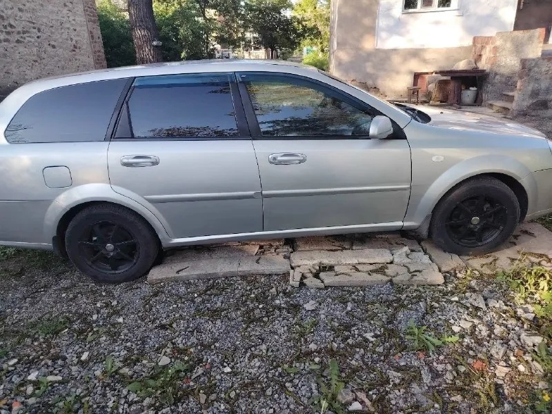 Продам chevrolet лачетти универсал 2006 г. Бензин. 1.6., пробег 290.за время владения заменил клапанную крышку на алюм. , радиатор печки, основной радиатор, задние суппорта. Осенью 2025 г. Заменил масло в коробке, шаровые, расширительный бачек, бачек гура и масло, термостат, заправил кондер. С машиной отдам новые стойки стабилизатора(передние), резинки заднего стабилизатора, усилитель заднего бампера, зиму на штампах. Хочу 450 тыс. +79493277882 снежное
📞 Звоните: +7(949)3277882 - фотография - 1