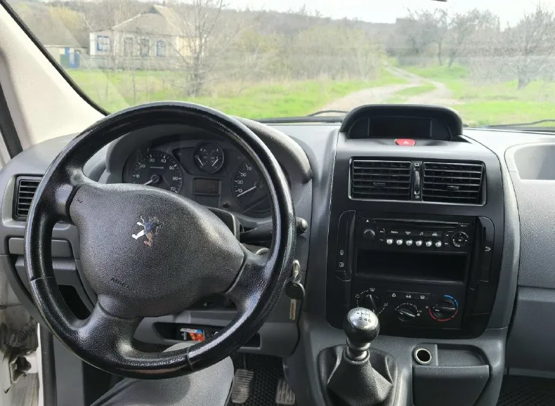 Продам автомобиль peugeot эксперт 2009 года выпуска. 2.0. 6ст мкпп. пробег 260 тыс. км. пассажир 8 мест. состояние хорошее, 1 собственник. цена: 1 млн. руб. , торг возможен. г. докучаевск : +7(949) 309-47-66. 📞 звоните: +7(949)3094766 - фотография - 7