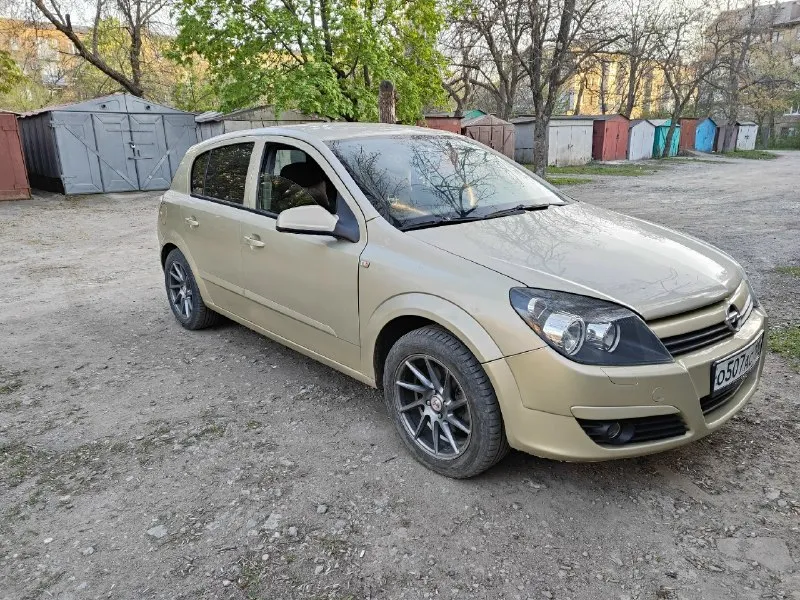 Продам opel astra h 2005год выпуска. мотор 1.6 был капитальный ремонт двигателя на 245км. сейчас 292км. автомобиль в хорошем техническом состоянии. два комплекта резины. цена 500, торг у капота. +79494803183 📞 звоните: +7(949)4803183 - фотография - 1