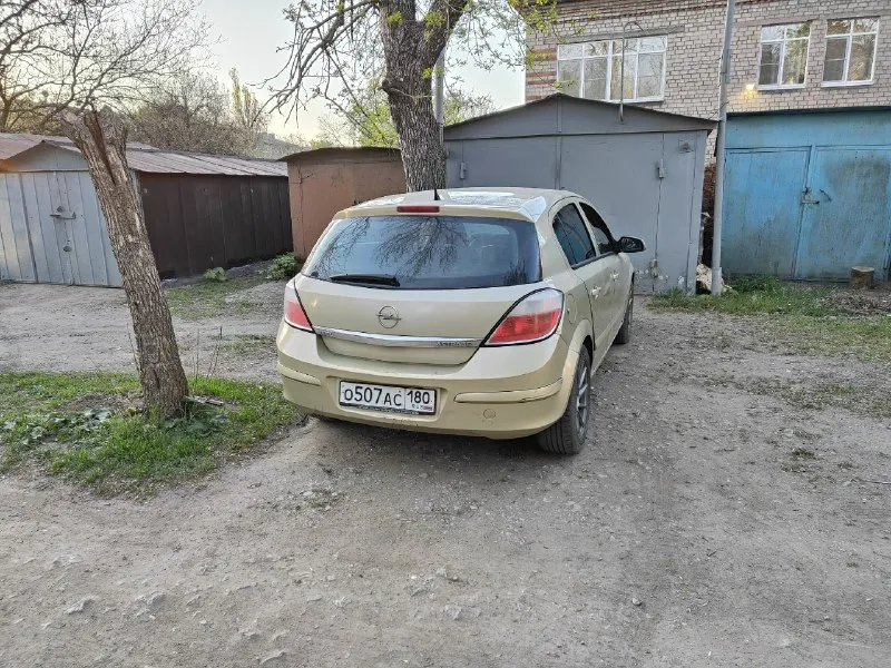 Продам opel astra h 2005год выпуска. мотор 1.6 был капитальный ремонт двигателя на 245км. сейчас 292км. автомобиль в хорошем техническом состоянии. два комплекта резины. цена 500, торг у капота. +79494803183 📞 звоните: +7(949)4803183 - фотография - 3