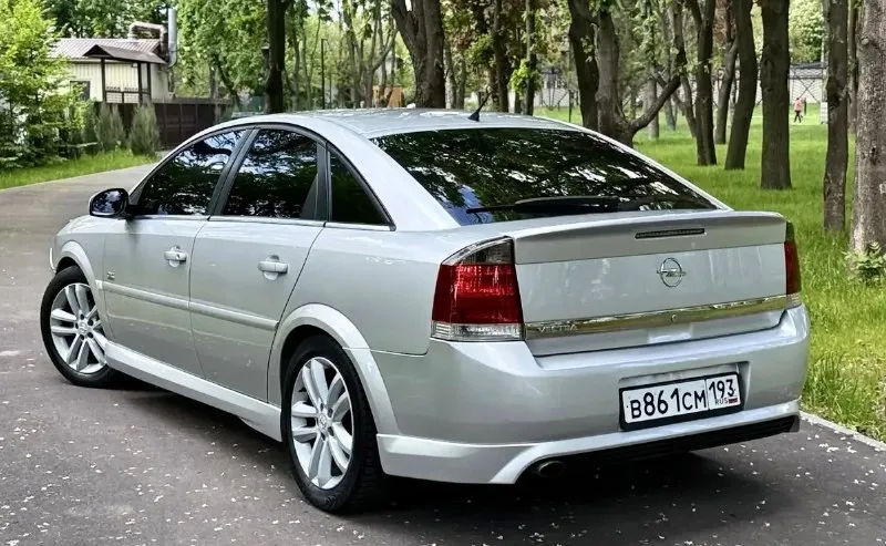 Продам: opel vectra opc line 1.8 бензин, механика 2008 года выпуска кузов отличный без дтп не бит заводской не гнилой нет намека даже на ржавчину днище, пороги, арки идеал очень много вложили в авто техника новой машины климат контроль, электронные стеклоподъемники 4 шт. , гур, магнитола подогревы сидений, сигнализация пробег оригинал 184.000 км можем ехать на любые сто и проверять я только за, за авто не стыдно звоните все по тел расскажу, таких автомобилей мало, хозяйский ухоженный цена:670.000 руб. возможно сопровождения в мрео торг у капота +79493829905 +79198860059 📞 🇷🇺 звоните: +7(919)8860059 - фотография - 2
