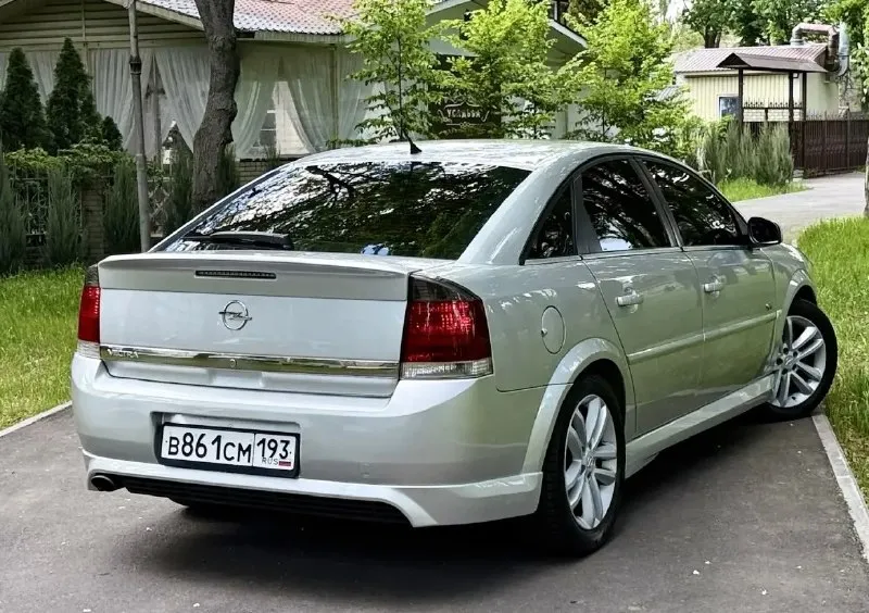 Продам: opel vectra opc line 1.8 бензин, механика 2008 года выпуска кузов отличный без дтп не бит заводской не гнилой нет намека даже на ржавчину днище, пороги, арки идеал очень много вложили в авто техника новой машины климат контроль, электронные стеклоподъемники 4 шт. , гур, магнитола подогревы сидений, сигнализация пробег оригинал 184.000 км можем ехать на любые сто и проверять я только за, за авто не стыдно звоните все по тел расскажу, таких автомобилей мало, хозяйский ухоженный цена:670.000 руб. возможно сопровождения в мрео торг у капота +79493829905 +79198860059 📞 🇷🇺 звоните: +7(919)8860059 - фотография - 3