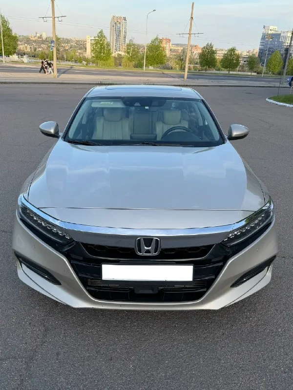 Honda accord x 2018 ✅ 1.5t бензин (192 л. с. ) 108 тысяч оригинального пробега, любые проверки птс оригинал, 1 хозяин в рф, юридически чистая все стекла в том числе лобовое оригинал! так же фары, фонари! два комплекта колес. обслуживалась только на мир honda. за последний год в машину вложено: передняя подвеска (сайлетблоки нижних рычагов, стойки стабилизатора), частично заменено масло в вариаторе с фильтром, прокладка клапанной крышки (болячка этих авто). масло в двигателе заменено 1.000 км назад. технически идеальное состояние, любые проверки приветствуют. очень жирная комплектация (touring) - есть обдув сидений, подогрев передних и задних сидений, проекция, carplay и android auto, адаптивный круиз контроль. в целом, очень бодрая и живая машина, будет ездить и ездить. есть мелкие косячки по кузову, на них уступлю. донецк 1.850.000 торг +7-949-008-20-60 📞 звоните: +7(949)0082060 - фотография - 1