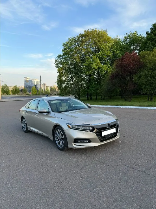 Honda accord x 2018 ✅ 1.5t бензин (192 л. с. ) 108 тысяч оригинального пробега, любые проверки птс оригинал, 1 хозяин в рф, юридически чистая все стекла в том числе лобовое оригинал! так же фары, фонари! два комплекта колес. обслуживалась только на мир honda. за последний год в машину вложено: передняя подвеска (сайлетблоки нижних рычагов, стойки стабилизатора), частично заменено масло в вариаторе с фильтром, прокладка клапанной крышки (болячка этих авто). масло в двигателе заменено 1.000 км назад. технически идеальное состояние, любые проверки приветствуют. очень жирная комплектация (touring) - есть обдув сидений, подогрев передних и задних сидений, проекция, carplay и android auto, адаптивный круиз контроль. в целом, очень бодрая и живая машина, будет ездить и ездить. есть мелкие косячки по кузову, на них уступлю. донецк 1.850.000 торг +7-949-008-20-60 📞 звоните: +7(949)0082060 - фотография - 2