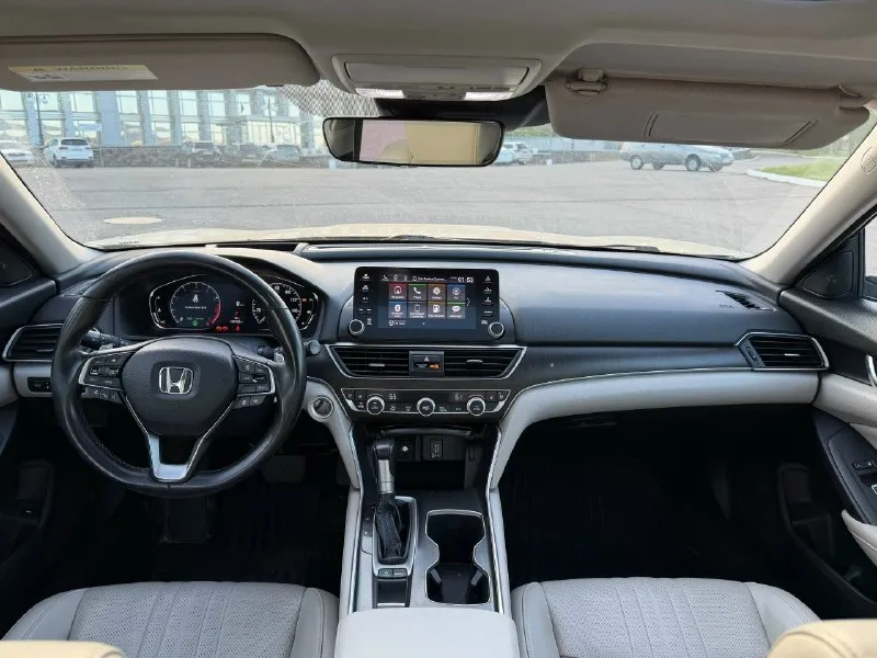 Honda accord x 2018 ✅ 1.5t бензин (192 л. с. ) 108 тысяч оригинального пробега, любые проверки птс оригинал, 1 хозяин в рф, юридически чистая все стекла в том числе лобовое оригинал! так же фары, фонари! два комплекта колес. обслуживалась только на мир honda. за последний год в машину вложено: передняя подвеска (сайлетблоки нижних рычагов, стойки стабилизатора), частично заменено масло в вариаторе с фильтром, прокладка клапанной крышки (болячка этих авто). масло в двигателе заменено 1.000 км назад. технически идеальное состояние, любые проверки приветствуют. очень жирная комплектация (touring) - есть обдув сидений, подогрев передних и задних сидений, проекция, carplay и android auto, адаптивный круиз контроль. в целом, очень бодрая и живая машина, будет ездить и ездить. есть мелкие косячки по кузову, на них уступлю. донецк 1.850.000 торг +7-949-008-20-60 📞 звоните: +7(949)0082060 - фотография - 6