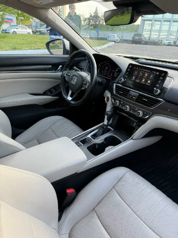 Honda accord x 2018 ✅ 1.5t бензин (192 л. с. ) 108 тысяч оригинального пробега, любые проверки птс оригинал, 1 хозяин в рф, юридически чистая все стекла в том числе лобовое оригинал! так же фары, фонари! два комплекта колес. обслуживалась только на мир honda. за последний год в машину вложено: передняя подвеска (сайлетблоки нижних рычагов, стойки стабилизатора), частично заменено масло в вариаторе с фильтром, прокладка клапанной крышки (болячка этих авто). масло в двигателе заменено 1.000 км назад. технически идеальное состояние, любые проверки приветствуют. очень жирная комплектация (touring) - есть обдув сидений, подогрев передних и задних сидений, проекция, carplay и android auto, адаптивный круиз контроль. в целом, очень бодрая и живая машина, будет ездить и ездить. есть мелкие косячки по кузову, на них уступлю. донецк 1.850.000 торг +7-949-008-20-60 📞 звоните: +7(949)0082060 - фотография - 7