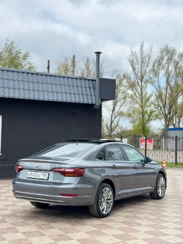 Продам volkswagen jetta sel 2019 года. мотор 1.4 turbo, коробка 8-ми ступенчатый автомат. богатая комплектация: климат контроль, панорама, электронная приборка, музыка beats, адаптивный круиз контроль, удержание в полосе. все стекла заводские, подушки не стреляли. 2 комплекта шин на дисках лето r18, зима на оригинальных r16 (оба комплекта новые). машина обслужена, вложений не требует. 3vwe57bu2km102283 город: макеевка пробег: 145.000 км цена: 1.850.000 руб. (возможна продажа в кредит) ☎️ +7 (949) 373-86-22 telegram ☎️ +7 (952) 412-23-63 📞 🇷🇺 звоните: +79493738622 - фотография - 2