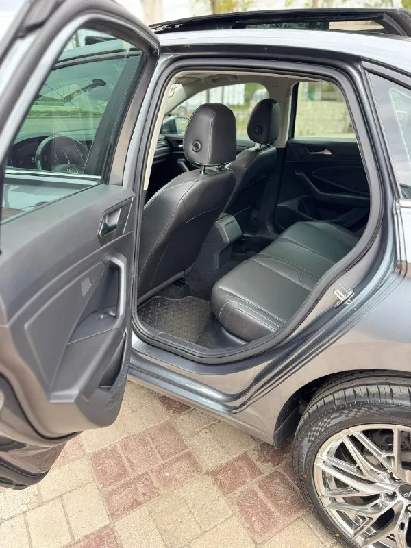 Продам volkswagen jetta sel 2019 года. мотор 1.4 turbo, коробка 8-ми ступенчатый автомат. богатая комплектация: климат контроль, панорама, электронная приборка, музыка beats, адаптивный круиз контроль, удержание в полосе. все стекла заводские, подушки не стреляли. 2 комплекта шин на дисках лето r18, зима на оригинальных r16 (оба комплекта новые). машина обслужена, вложений не требует. 3vwe57bu2km102283 город: макеевка пробег: 145.000 км цена: 1.850.000 руб. (возможна продажа в кредит) ☎️ +7 (949) 373-86-22 telegram ☎️ +7 (952) 412-23-63 📞 🇷🇺 звоните: +79493738622 - фотография - 7