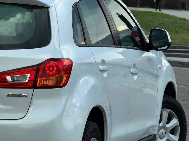 Продам mitsubishi asx рестайлинг
Год выпуска:2015
Объём двигателя:1.6.v16
Кпп механическая
Родной пробег:114.000 км
Один собственник, девушка.

Автомобиль в родном окрасе!
Состояние кузова идеальное
Рыжиков, корозии и прочих нюансов нет
Все технические обслуживание проводились исключительно у официального дилера, с соблюдением всех сроков. Авто в идеальном состоянии как технически, так и визуально.
Авто без вложений и нюансов !

Комплектация:
Бортовой компьютер,
Подогрев сидений,4 стеклоподъемника, кондиционер, электро зеркала, противотуманные фары, камера заднего вида, подогрев стекл, abs esp, aux bluetooth, полный комплект ключей и много чего прочего для комфортного вождения, очень комфортабельный кроссовер, с идеальным сочетанием механической коробкой передач и цепным двигателем 1.6 с большим ресурсом,
По документам любой вид оформления

Цена:1.020.000

Г. Донецк

Номер телефона:
+7949-126-88-71 - фотография - 5