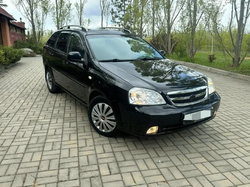 Продаю chevrolet lacetti
Год выпуска 2012
Родной пробег 124т. Км
Технически автомобиль в идеальном состоянии!!
Без малейшего вложения все росходники поменяны!
Все т-о автомобиль проходил - по регламенту!
Автомобиль гаражного хранения очень бережной эксплуатации
Автомобиль вся в родном металле без дтп без гнили ржавчин готов на любые проверки!
Салон отличный состояние нового! Работает абсолютно всё!
Комплектация
Объем двигателя1600
Кондиционер
Все стеклоподъёмники
Гидроусилитель руля
Электрозеркала
Подогрев зеркал
Корректор фар.
Абс подушки безопасности
Сигнализация
Центральный замок
Два комплекта ключей
Хорошая акустика
Магнитола андроид камера
Сервисные книги чеки
Противотуманки.
Два комплекта резины
Юридически автомобиль чист документы в полном порядке готов на переоформление!

В общем за машину уверен любые проверки!
Фото и описание соответствует автомобилю!
Просмотр город донецк будённовский район
Звонить
Сим1 +79490983452
Сим2 +79495095914
Цена 665 тысяч. Реальному покупателю хороший торг у капота. . - фотография - 1