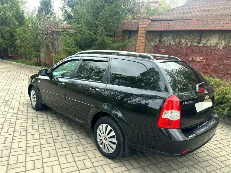 Продаю chevrolet lacetti
Год выпуска 2012
Родной пробег 124т. Км
Технически автомобиль в идеальном состоянии!!
Без малейшего вложения все росходники поменяны!
Все т-о автомобиль проходил - по регламенту!
Автомобиль гаражного хранения очень бережной эксплуатации
Автомобиль вся в родном металле без дтп без гнили ржавчин готов на любые проверки!
Салон отличный состояние нового! Работает абсолютно всё!
Комплектация
Объем двигателя1600
Кондиционер
Все стеклоподъёмники
Гидроусилитель руля
Электрозеркала
Подогрев зеркал
Корректор фар.
Абс подушки безопасности
Сигнализация
Центральный замок
Два комплекта ключей
Хорошая акустика
Магнитола андроид камера
Сервисные книги чеки
Противотуманки.
Два комплекта резины
Юридически автомобиль чист документы в полном порядке готов на переоформление!

В общем за машину уверен любые проверки!
Фото и описание соответствует автомобилю!
Просмотр город донецк будённовский район
Звонить
Сим1 +79490983452
Сим2 +79495095914
Цена 665 тысяч. Реальному покупателю хороший торг у капота. . - фотография - 2