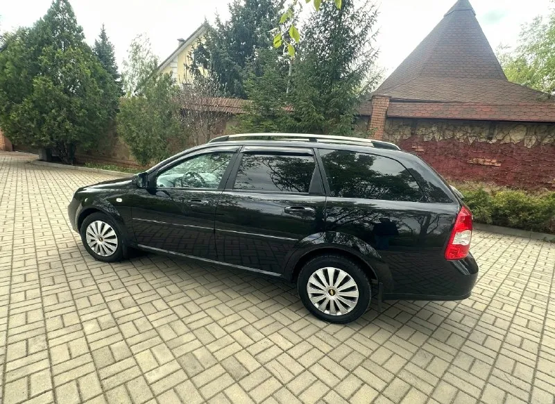 Продаю chevrolet lacetti
Год выпуска 2012
Родной пробег 124т. Км
Технически автомобиль в идеальном состоянии!!
Без малейшего вложения все росходники поменяны!
Все т-о автомобиль проходил - по регламенту!
Автомобиль гаражного хранения очень бережной эксплуатации
Автомобиль вся в родном металле без дтп без гнили ржавчин готов на любые проверки!
Салон отличный состояние нового! Работает абсолютно всё!
Комплектация
Объем двигателя1600
Кондиционер
Все стеклоподъёмники
Гидроусилитель руля
Электрозеркала
Подогрев зеркал
Корректор фар.
Абс подушки безопасности
Сигнализация
Центральный замок
Два комплекта ключей
Хорошая акустика
Магнитола андроид камера
Сервисные книги чеки
Противотуманки.
Два комплекта резины
Юридически автомобиль чист документы в полном порядке готов на переоформление!

В общем за машину уверен любые проверки!
Фото и описание соответствует автомобилю!
Просмотр город донецк будённовский район
Звонить
Сим1 +79490983452
Сим2 +79495095914
Цена 665 тысяч. Реальному покупателю хороший торг у капота. . - фотография - 3
