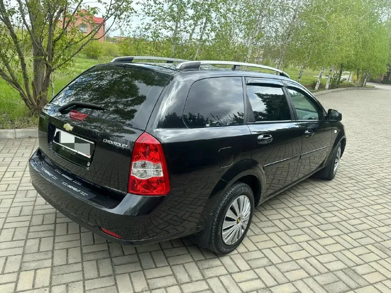 Продаю chevrolet lacetti
Год выпуска 2012
Родной пробег 124т. Км
Технически автомобиль в идеальном состоянии!!
Без малейшего вложения все росходники поменяны!
Все т-о автомобиль проходил - по регламенту!
Автомобиль гаражного хранения очень бережной эксплуатации
Автомобиль вся в родном металле без дтп без гнили ржавчин готов на любые проверки!
Салон отличный состояние нового! Работает абсолютно всё!
Комплектация
Объем двигателя1600
Кондиционер
Все стеклоподъёмники
Гидроусилитель руля
Электрозеркала
Подогрев зеркал
Корректор фар.
Абс подушки безопасности
Сигнализация
Центральный замок
Два комплекта ключей
Хорошая акустика
Магнитола андроид камера
Сервисные книги чеки
Противотуманки.
Два комплекта резины
Юридически автомобиль чист документы в полном порядке готов на переоформление!

В общем за машину уверен любые проверки!
Фото и описание соответствует автомобилю!
Просмотр город донецк будённовский район
Звонить
Сим1 +79490983452
Сим2 +79495095914
Цена 665 тысяч. Реальному покупателю хороший торг у капота. . - фотография - 4
