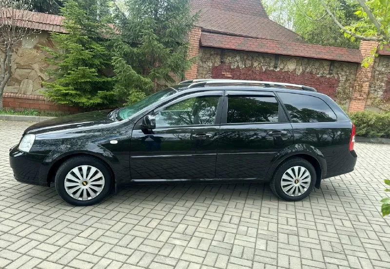 Продаю chevrolet lacetti
Год выпуска 2012
Родной пробег 124т. Км
Технически автомобиль в идеальном состоянии!!
Без малейшего вложения все росходники поменяны!
Все т-о автомобиль проходил - по регламенту!
Автомобиль гаражного хранения очень бережной эксплуатации
Автомобиль вся в родном металле без дтп без гнили ржавчин готов на любые проверки!
Салон отличный состояние нового! Работает абсолютно всё!
Комплектация
Объем двигателя1600
Кондиционер
Все стеклоподъёмники
Гидроусилитель руля
Электрозеркала
Подогрев зеркал
Корректор фар.
Абс подушки безопасности
Сигнализация
Центральный замок
Два комплекта ключей
Хорошая акустика
Магнитола андроид камера
Сервисные книги чеки
Противотуманки.
Два комплекта резины
Юридически автомобиль чист документы в полном порядке готов на переоформление!

В общем за машину уверен любые проверки!
Фото и описание соответствует автомобилю!
Просмотр город донецк будённовский район
Звонить
Сим1 +79490983452
Сим2 +79495095914
Цена 665 тысяч. Реальному покупателю хороший торг у капота. . - фотография - 5