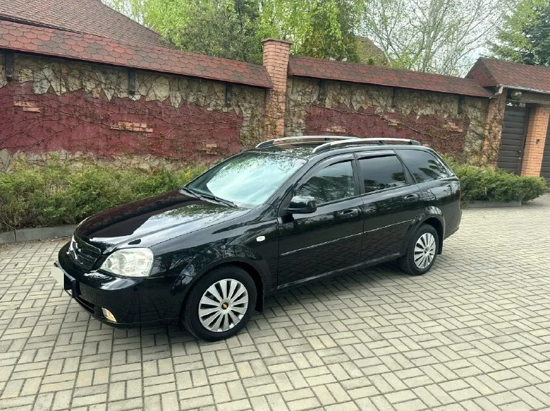 Продаю chevrolet lacetti
Год выпуска 2012
Родной пробег 124т. Км
Технически автомобиль в идеальном состоянии!!
Без малейшего вложения все росходники поменяны!
Все т-о автомобиль проходил - по регламенту!
Автомобиль гаражного хранения очень бережной эксплуатации
Автомобиль вся в родном металле без дтп без гнили ржавчин готов на любые проверки!
Салон отличный состояние нового! Работает абсолютно всё!
Комплектация
Объем двигателя1600
Кондиционер
Все стеклоподъёмники
Гидроусилитель руля
Электрозеркала
Подогрев зеркал
Корректор фар.
Абс подушки безопасности
Сигнализация
Центральный замок
Два комплекта ключей
Хорошая акустика
Магнитола андроид камера
Сервисные книги чеки
Противотуманки.
Два комплекта резины
Юридически автомобиль чист документы в полном порядке готов на переоформление!

В общем за машину уверен любые проверки!
Фото и описание соответствует автомобилю!
Просмотр город донецк будённовский район
Звонить
Сим1 +79490983452
Сим2 +79495095914
Цена 665 тысяч. Реальному покупателю хороший торг у капота. . - фотография - 7