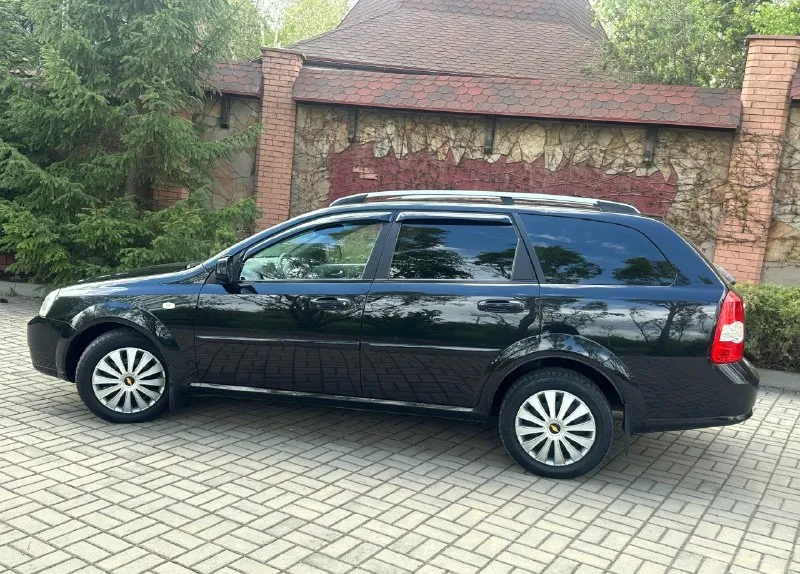 Продаю chevrolet lacetti
Год выпуска 2012
Родной пробег 124т. Км
Технически автомобиль в идеальном состоянии!!
Без малейшего вложения все росходники поменяны!
Все т-о автомобиль проходил - по регламенту!
Автомобиль гаражного хранения очень бережной эксплуатации
Автомобиль вся в родном металле без дтп без гнили ржавчин готов на любые проверки!
Салон отличный состояние нового! Работает абсолютно всё!
Комплектация
Объем двигателя1600
Кондиционер
Все стеклоподъёмники
Гидроусилитель руля
Электрозеркала
Подогрев зеркал
Корректор фар.
Абс подушки безопасности
Сигнализация
Центральный замок
Два комплекта ключей
Хорошая акустика
Магнитола андроид камера
Сервисные книги чеки
Противотуманки.
Два комплекта резины
Юридически автомобиль чист документы в полном порядке готов на переоформление!

В общем за машину уверен любые проверки!
Фото и описание соответствует автомобилю!
Просмотр город донецк будённовский район
Звонить
Сим1 +79490983452
Сим2 +79495095914
Цена 665 тысяч. Реальному покупателю хороший торг у капота. . - фотография - 9
