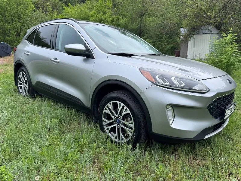 Ford escape awd 2021 1.5 турбо бензин, автомат, полный привод богатая комплектация: - кожа - бесключевой доступ - старт/стоп - слепые зоны - панорама - удержание полосы - электропривод багажника - подогрев сидений - климат контроль - carplay - выбор режима езды авто обслужено, пробег 59 т км, 2 ключа, новая летняя резина, машина здесь уже 2 года, продажа от хозяина с переоформлением. донецк, цена 2,150 млн, торг +79494840965 - фотография - 3