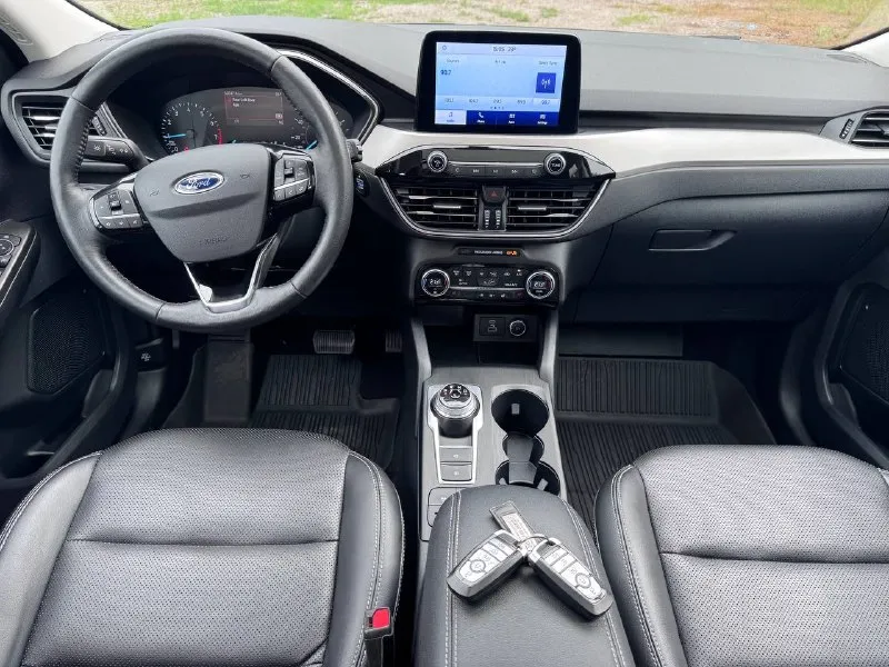 Ford escape awd 2021 1.5 турбо бензин, автомат, полный привод богатая комплектация: - кожа - бесключевой доступ - старт/стоп - слепые зоны - панорама - удержание полосы - электропривод багажника - подогрев сидений - климат контроль - carplay - выбор режима езды авто обслужено, пробег 59 т км, 2 ключа, новая летняя резина, машина здесь уже 2 года, продажа от хозяина с переоформлением. донецк, цена 2,150 млн, торг +79494840965 - фотография - 6