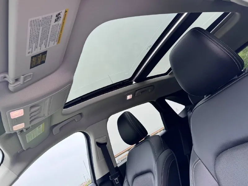 Ford escape awd 2021 1.5 турбо бензин, автомат, полный привод богатая комплектация: - кожа - бесключевой доступ - старт/стоп - слепые зоны - панорама - удержание полосы - электропривод багажника - подогрев сидений - климат контроль - carplay - выбор режима езды авто обслужено, пробег 59 т км, 2 ключа, новая летняя резина, машина здесь уже 2 года, продажа от хозяина с переоформлением. донецк, цена 2,150 млн, торг +79494840965 - фотография - 7