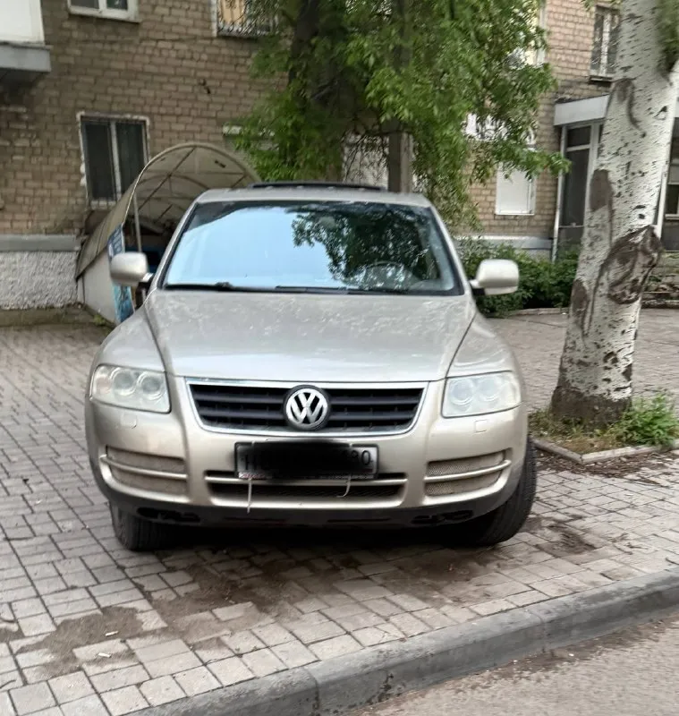 Срочно‼️ volkswagen touareg i двигатель (бензин) 3.2 год 2003 пробег 320 000 коробка автомат машина обслужена, мотор масло не ест без пневмы! салон - кожа. к машине относились аккуратно, обслуживание только хорошими расходниками юридически чистая, любые проверки. автомобиль в донецке. отличный внедорожник, сел и поехал. цена: 600 000 +79490196575 - фотография - 1