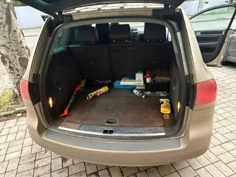 Срочно‼️ volkswagen touareg i двигатель (бензин) 3.2 год 2003 пробег 320 000 коробка автомат машина обслужена, мотор масло не ест без пневмы! салон - кожа. к машине относились аккуратно, обслуживание только хорошими расходниками юридически чистая, любые проверки. автомобиль в донецке. отличный внедорожник, сел и поехал. цена: 600 000 +79490196575 - фотография - 3