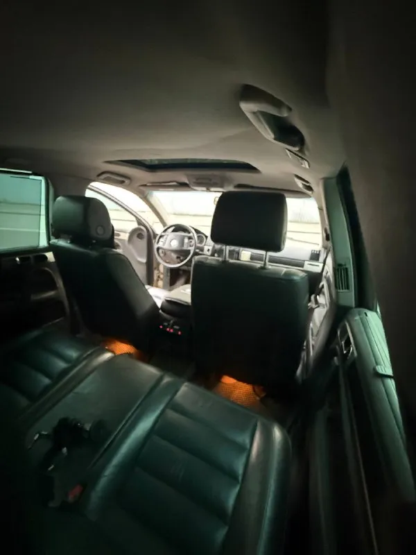 Срочно‼️ volkswagen touareg i двигатель (бензин) 3.2 год 2003 пробег 320 000 коробка автомат машина обслужена, мотор масло не ест без пневмы! салон - кожа. к машине относились аккуратно, обслуживание только хорошими расходниками юридически чистая, любые проверки. автомобиль в донецке. отличный внедорожник, сел и поехал. цена: 600 000 +79490196575 - фотография - 6