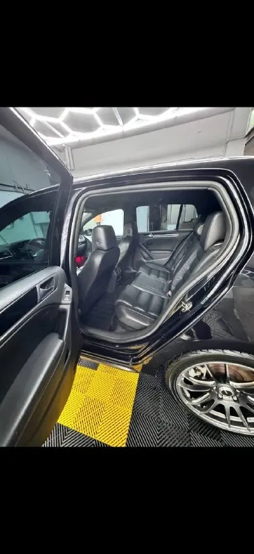 Volkswagen golf gti,259 тыс оригинальный пробег,2 комплекта ключей, заводское остекление включая лобовое стекло. ✅зеленая автотека ✅двигатель: ребилдили на 170 тысячах, кованная поршневая группа, заново переуплотнена постель распредвалов, новая верхняя крышка грм, цепь третий зуб, турбина полностью отрибилжена в турбошопе около года назад, масло строго motul, все уплотнения на подачу и слив масла в турбине новые, все разъемы поменяны, красные катушки ngk. ✅dsg:dq250 усиленная с дизельного автомобиля, прошивка:tvs st2. ✅ходовая: kyb ultra-sr+ пружины eibach pro-kit -30 ✅тормоза:перед 345 4х поршневые, зад 310 golf r ✅впуск:apr carbonio ✅охлаждения: установлен интеркулер от golf r, новый радиатор кондиционера+новый компрессор кондиционера, новый основной ✅магнитола с car-play(rdc-360) ✅сигнализация с gps модулем+автозапуск ✅оптика:адаптивный bi-led модули в фары ✅ полная шумоизоляция! цена 1 🍋200! небольшой торг! все вопросы по телефону ! +79495139777 📲 tg: @kyrban_228 📞 звоните: +7(949)5139777 - фотография - 4
