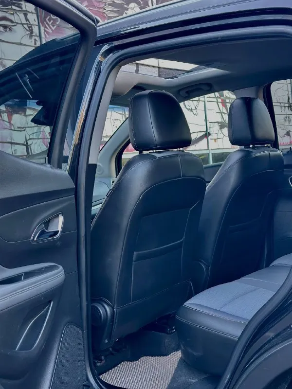 Марка - opel mokka 🚘 год выпуска- 2015г декабрь пробег - 151.000км родной! полностью обслужен! - 1.4 турбо бензин. коробка самая надежная автомат aisin 6ст автомобиль полностью в заводском окрасе, без каких либо дтп! автотека полностью зеленая пишет срочно на осмотр последняя фотография➡️ автомобиль полностью обслужен, все масла фильтра, колодки ходовая часть полностью обслужена, вложений никаких не требует от слова совсем! максимальная комплектация cosmo: люк. адаптивный круиз контроль. удержание полосы. распознавание знаков. подогревы сидений зеркал лобового и руля! двух зонный климат контроля. авто свет. авто дождь. навигация. громкая связь блютус аукс. кожаный мультируль. партроники передние и задние, камера заднего хода. розетка 220w дорогие покупатели, автомобиль в отличном состоянии, приехали посмотрели и купили ▶️смотреть больше фото◀️ цена 1.290.000₽ телефон +79490518507 📲 tg: @alligator_0888 📞 звоните: +7(949)0518507 - фотография - 8