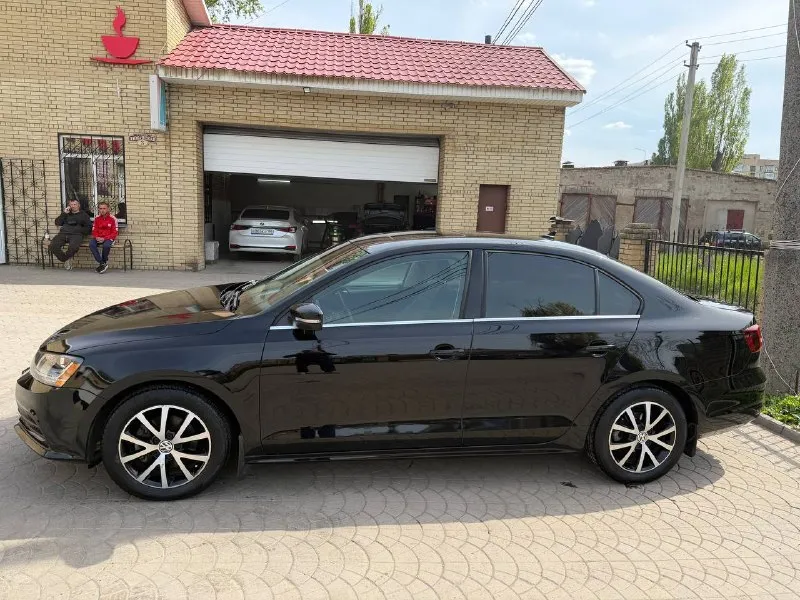 Volkswagen jetta 1.4 tsi, 2016 год рестайлинг. пробег: 128.400км коробка автомат aisin комплектация: 1. круиз контроль 2. климат контроль 3. подогревы зеркал 4. подогрев сидений 5. люк 6. камера заднего вида 7. мультируль 8. датчики слепых зон 9. carplay 10. bluetooth 11. бесключевой доступ автомобиль находился в одной семье, обслуживался вовремя, нареканий не имеет. в комплекте зимняя резина, комплект оригинальных ковриков. цена: 1.470.000₽ +79493987995 андрей - фотография - 2
