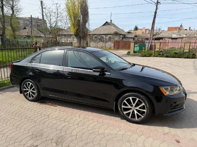 Volkswagen jetta 1.4 tsi, 2016 год рестайлинг. пробег: 128.400км коробка автомат aisin комплектация: 1. круиз контроль 2. климат контроль 3. подогревы зеркал 4. подогрев сидений 5. люк 6. камера заднего вида 7. мультируль 8. датчики слепых зон 9. carplay 10. bluetooth 11. бесключевой доступ автомобиль находился в одной семье, обслуживался вовремя, нареканий не имеет. в комплекте зимняя резина, комплект оригинальных ковриков. цена: 1.470.000₽ +79493987995 андрей - фотография - 3