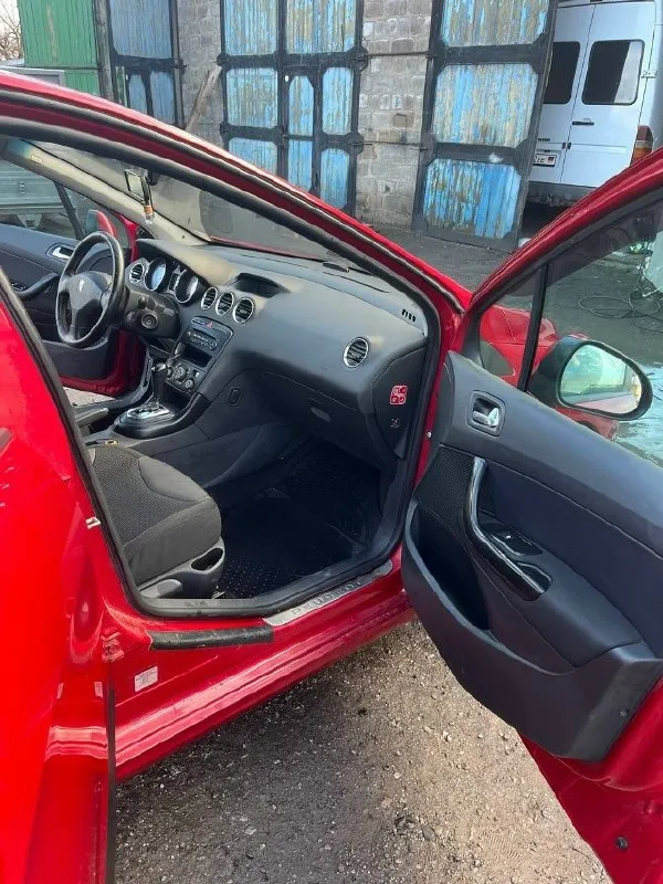 Peugeot 308 2008г. в. пробег 350000км авто на полном ходу, езжу каждый день. во владении 3 года. 30000км назад, был выполнен полный капитальный ремонт двигателя (фото предоставлю). за два последних месяца были заменены передние стойки, опоры, ступичные подшипники, сайлентблоки передних рычагов, рулевые тяги. авто сел-поехал! крашены бампера и задняя крышка багажника, остальное в родном окрасе. по кузову, в силу возраста, есть дефекты, на езду не влияют. все интересующие вопросы по телефону феникс торг у капота. осмотр донецк +7-949-314-99-15 📞 звоните: +7(949)3149915 - фотография - 4