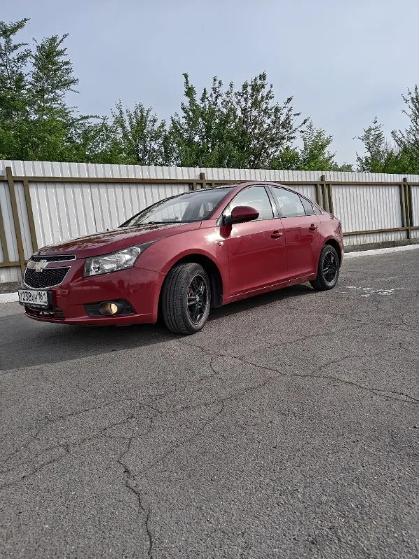 Продам chevrolet cruze 1.6. В хорошем состоянии. По низу рынка. По мотору и коробке вопросов нет, мотор не троит не дымит, коробка переключает плавно. Салон не затертый, не прокуренный ездила девушка последние 5 лет. По ходовой вложений не требует. Кондиционер холодит, подогревы сидений работают, электро зеркала работают. По кузову есть нюансы не критично. Луганск цена 570000рублей. Торг у капота. +79591855196
📞 Звоните: +7(959)1855196 - фотография - 1
